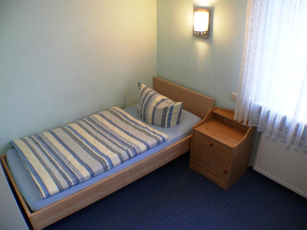 Hotel Garni Pension Ruth Mutterstadt Room photo